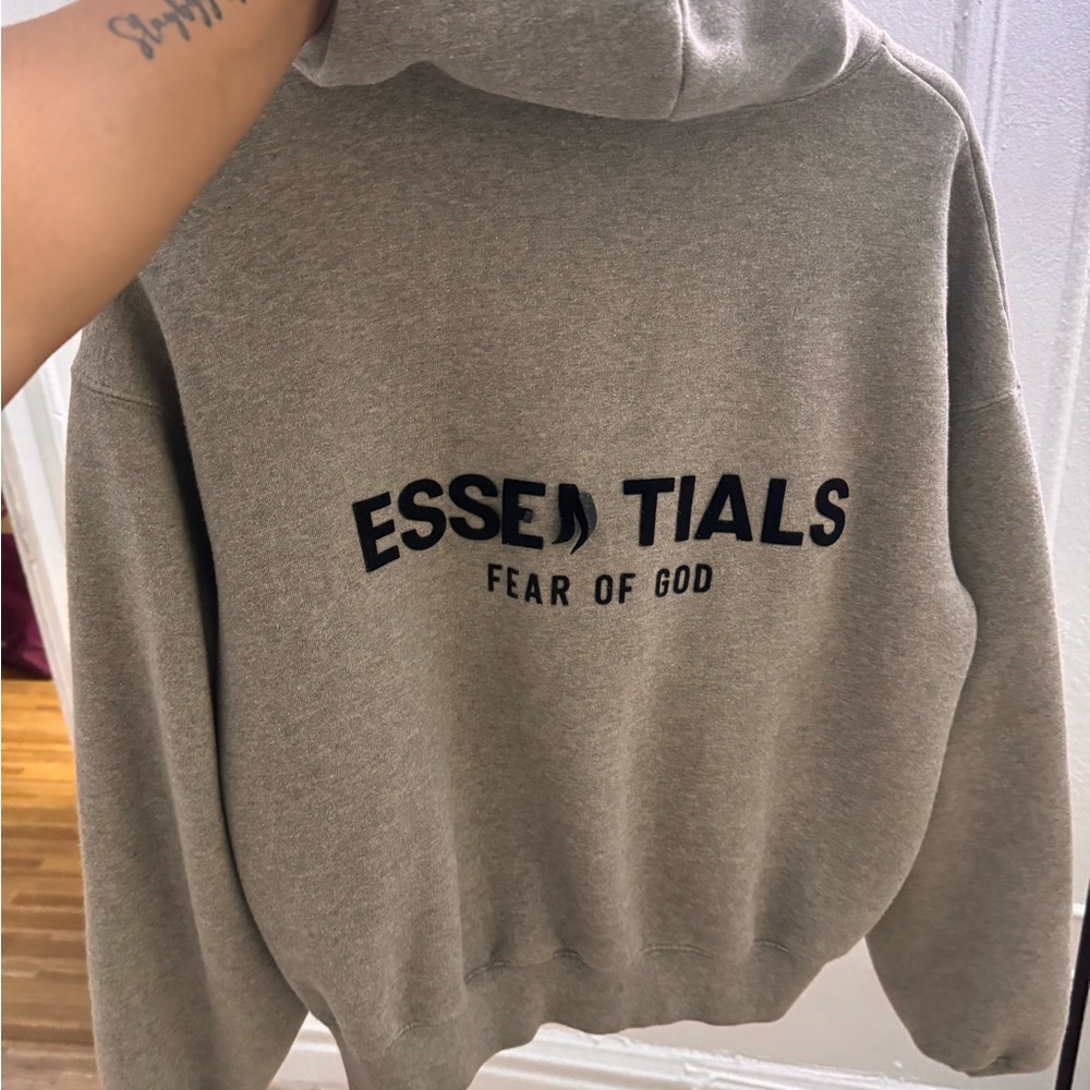 Essential’s hoodie - Picture 4 of 4